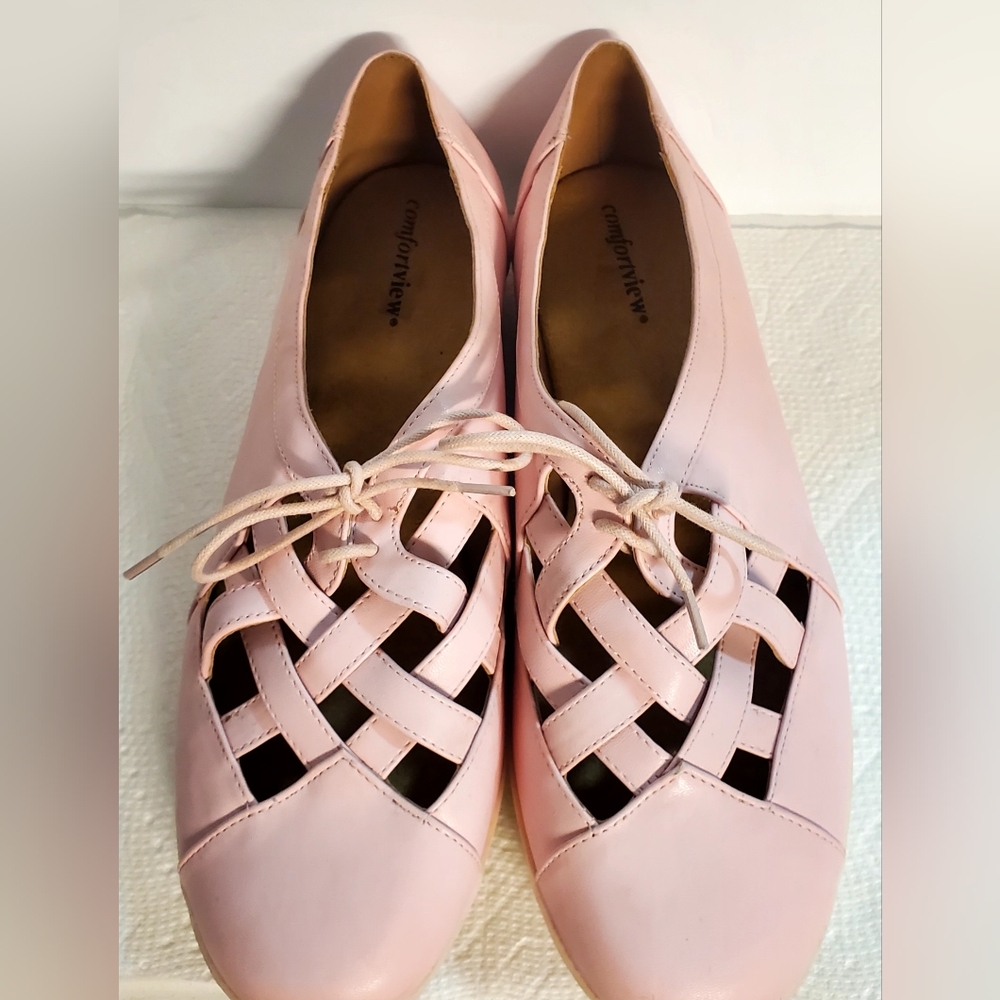 Comfortview Women's (12 Wide Width) Slip On Flat. PINK LACE UP.